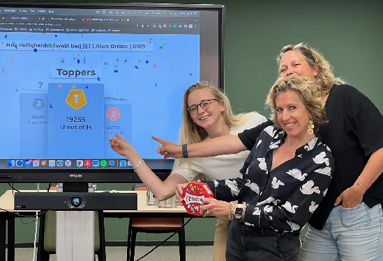 Team celebrating a top score on the Alert Online pubquiz screen