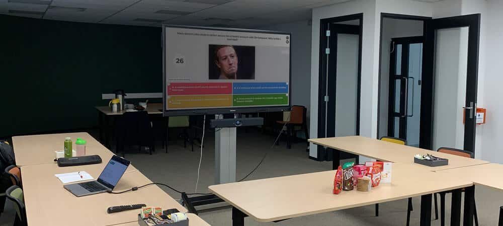 Preparing a workshop set together before the session starts